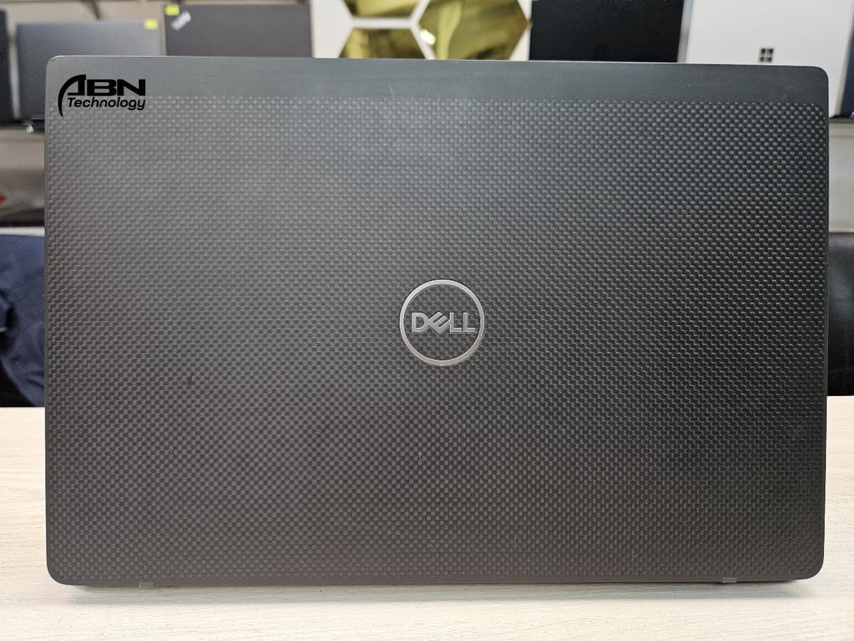 Dell Latitude 7400. Core i5, 8th Gen. 8GB RAM, 256GB SSD. 14.1" Display.