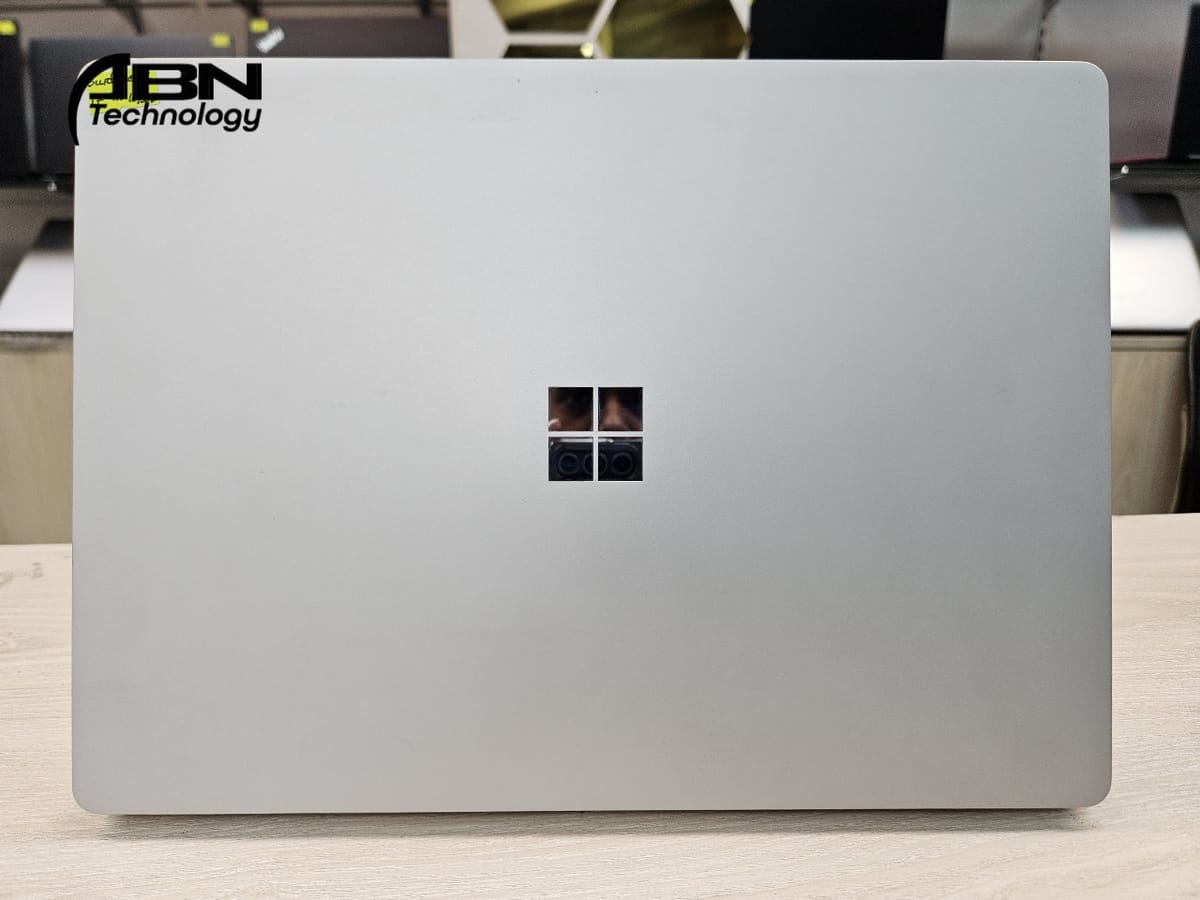 Microsoft Surface laptop 2. Core i5, 8th Gen. 8GB RAM, 256GB SSD. 13.5" 2k Touch Display.